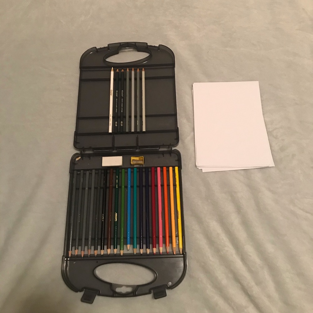 Colored pencil set